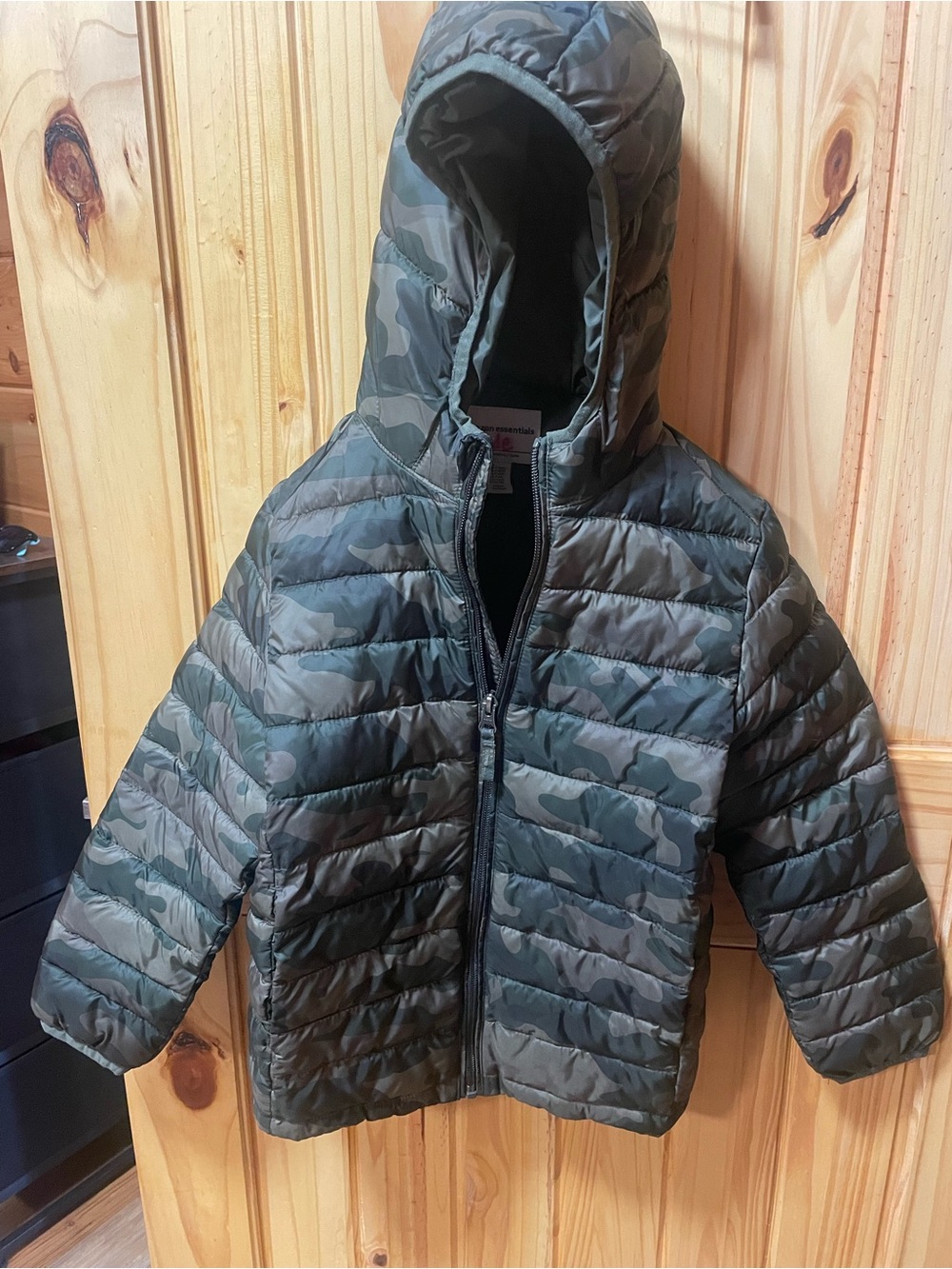 Amazon Essentials Kids' Camo Hooded Puffer Jacket - Olive